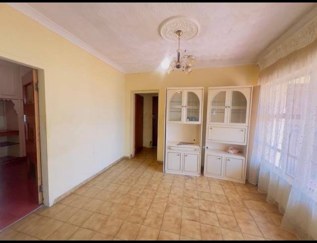 2 BEDROOM HOUSE FOR SALE IN DIEPKLOOF